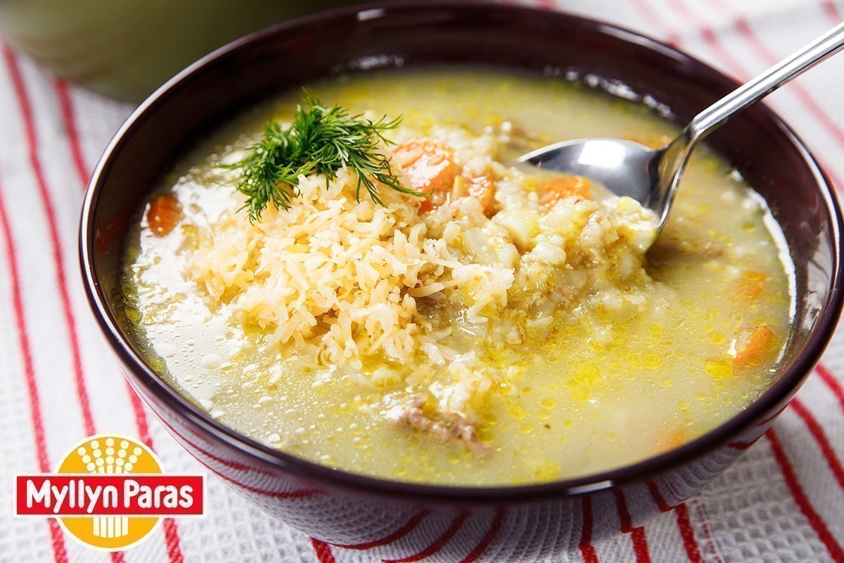 Суп с рисом и плавленным сыром. Рисовый суп с куркумой. Сладкий рисовый суп с корицей.